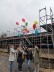 Schulleitung, Pflege- und Therapieleitung sowie die Vorsitzende des Fördervereins lassen Ballons steigen