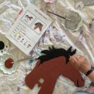 Abdeckfarben, ein Steckbrief vom Hobby Horse, einen gebastelten Pferdekopf